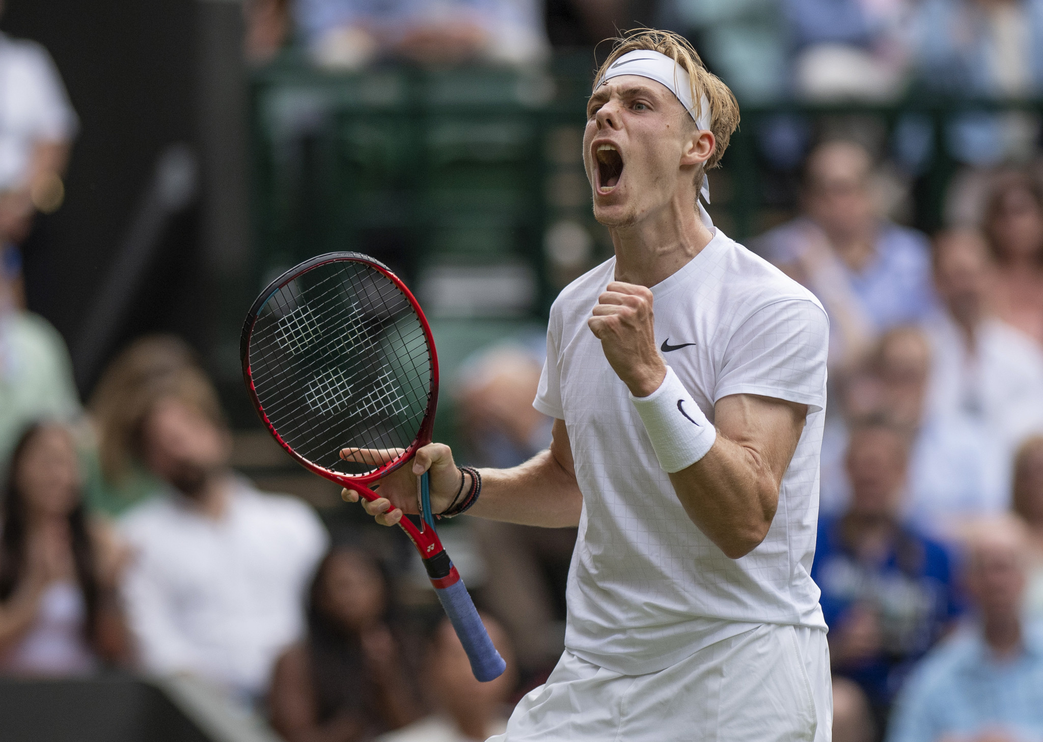 Denis Shapovalov beat Andy Murray in straight sets to reach the last 16 at Wimbledon for the first time ©Getty Images