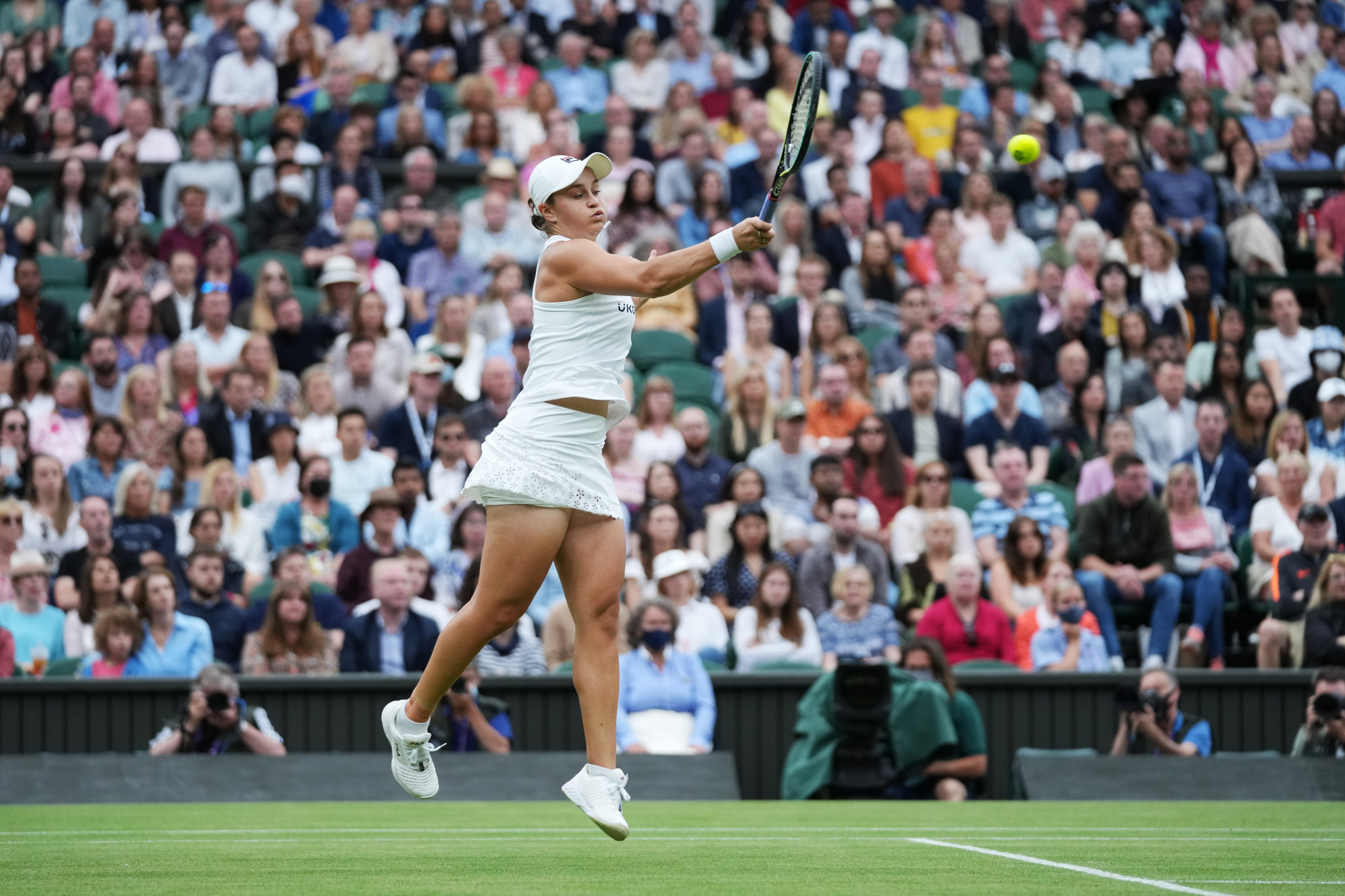Top two seeds reach women’s semi-finals as Wimbledon welcomes back capacity crowds