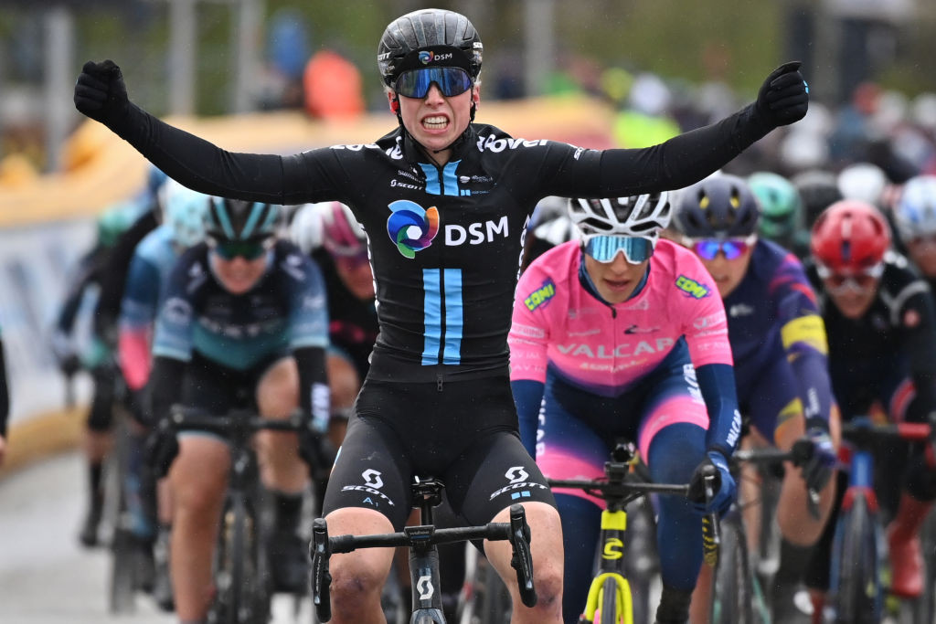 Wiebes sprints to second stage win in Giro Donne as van der Breggen maintains lead