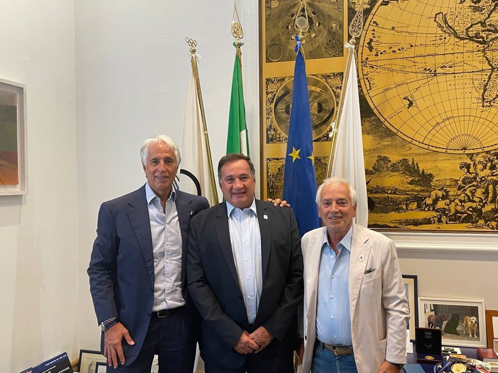 Spyros Capralos met with EOC and CONI officials during his visit to the Italian capital ©EOC
