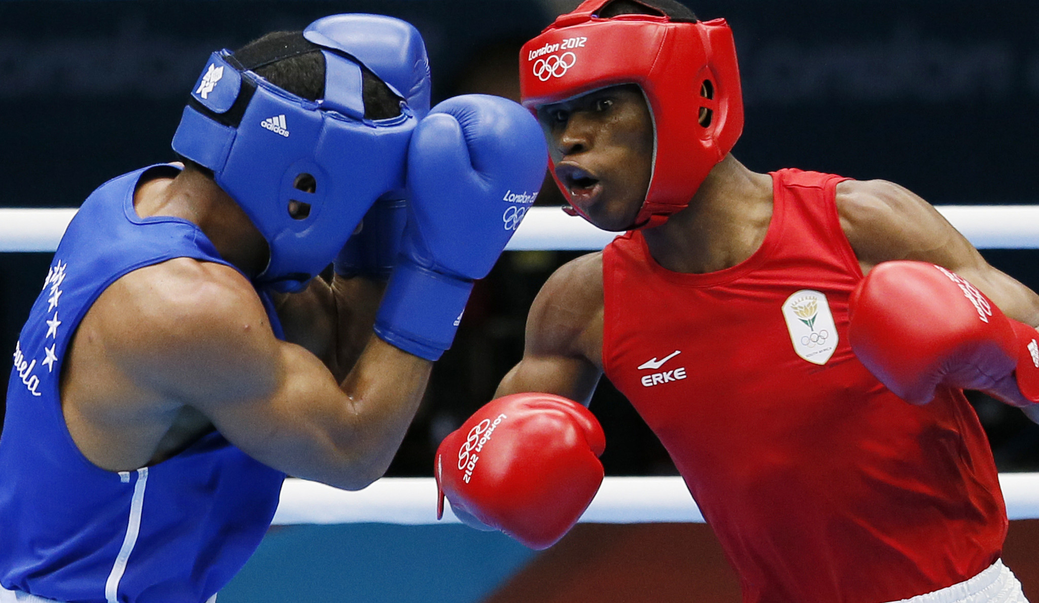Siphiwe Lusizi, right, boxes for South Africa at London 2012 when the country last appeared at the Olympic Games ©Getty Images