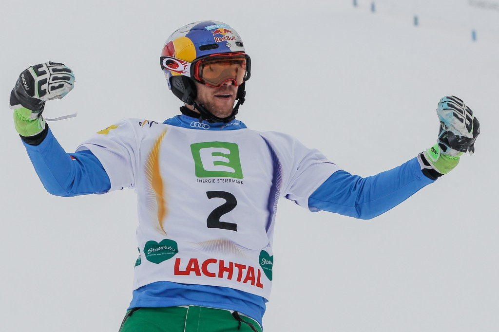 Reigning world champion Roland Fischnaller of Italy earned a thrilling win in the men's event in Moscow