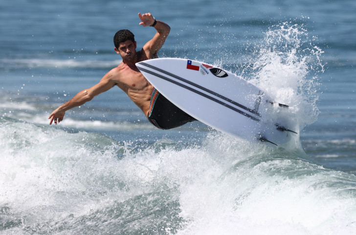 Frederico Morais withdraws from Olympics after positive COVID-19 test as surfers prepare for Olympic debut