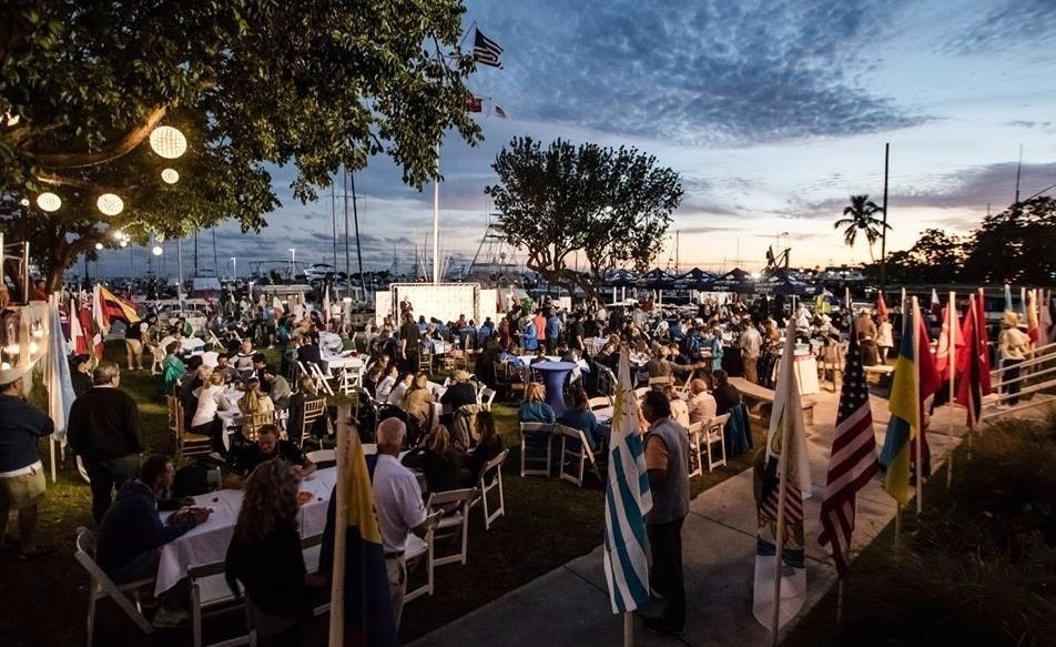 Crowds gather to watch the final day of the Miami-leg of the World Cup ©World Sailing