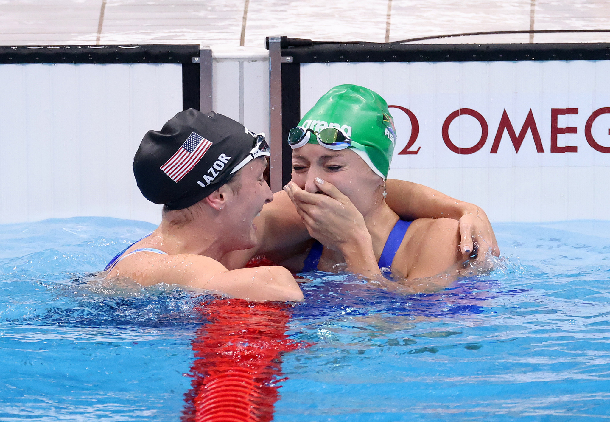 South Africa's Tatjana Schoenmaker was overcome after winning the women's 200m breaststroke Olympic title in a world record time at Tokyo 2020 ©Getty Images