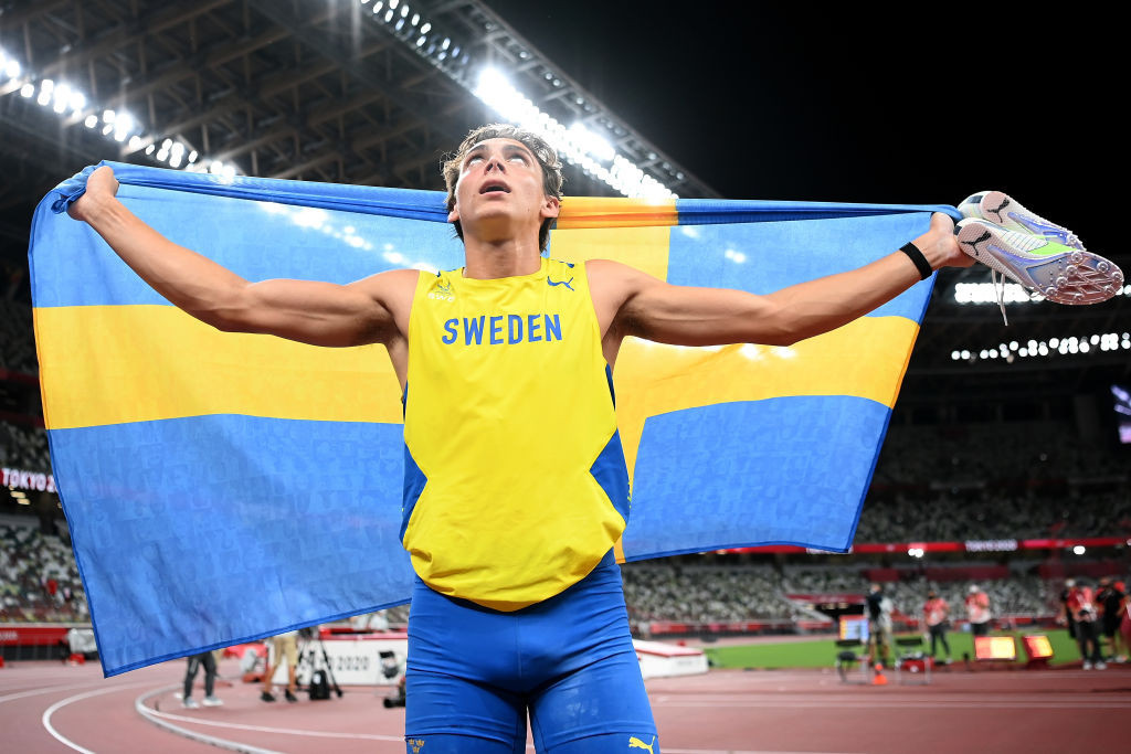 Armand Duplantis of Sweden won the men's pole vault gold with 6.02m ©Getty Images