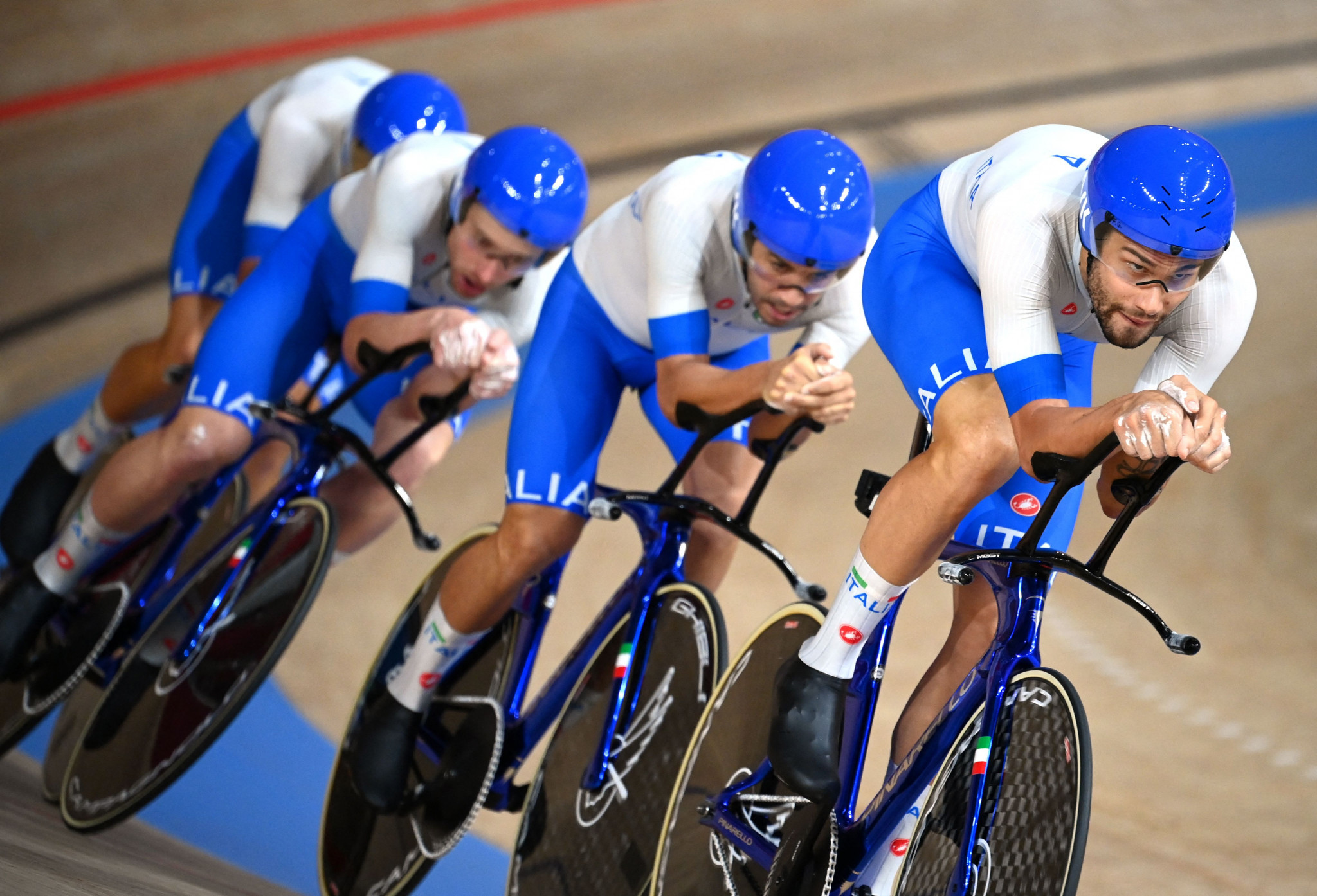 And another world record fell in the men’s team pursuit final, with Italy emerging victorious ©Getty Images