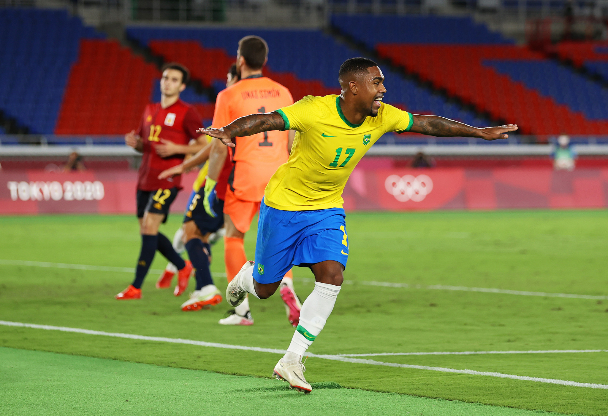 Malcom scores extra time winner as Brazil edge Spain to defend men's Olympic football title