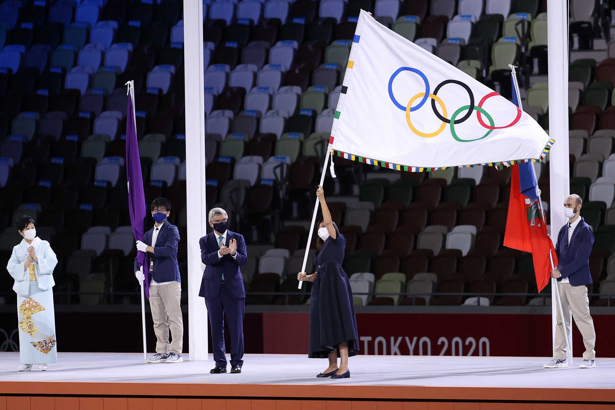 Mayor of Paris Anne Hidalgo flies the Olympic Flag during the Handover Ceremony ©Getty Images