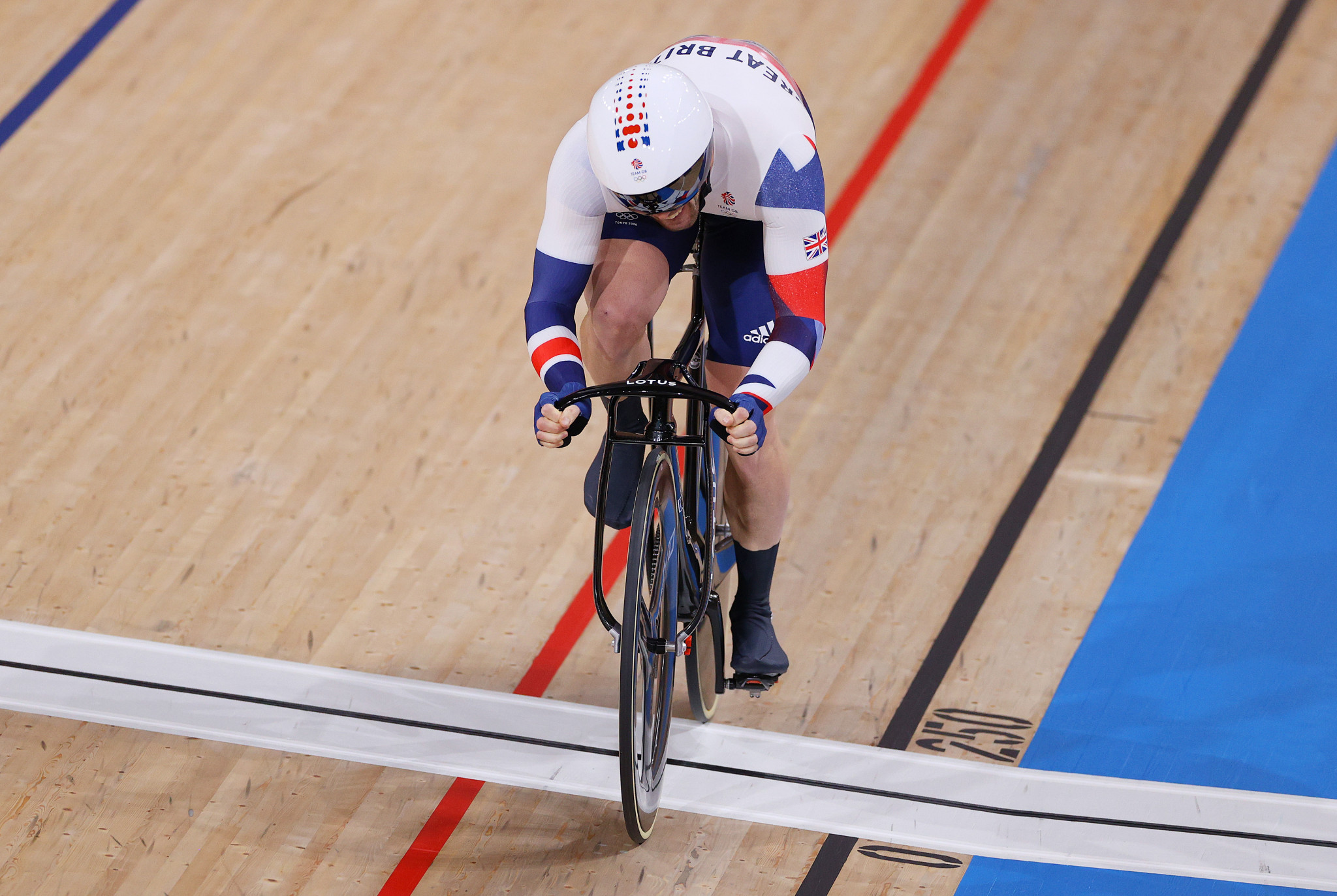 Britain's Jason Kenny retained the men's keirin title with a powerful front riding performance ©Getty Images