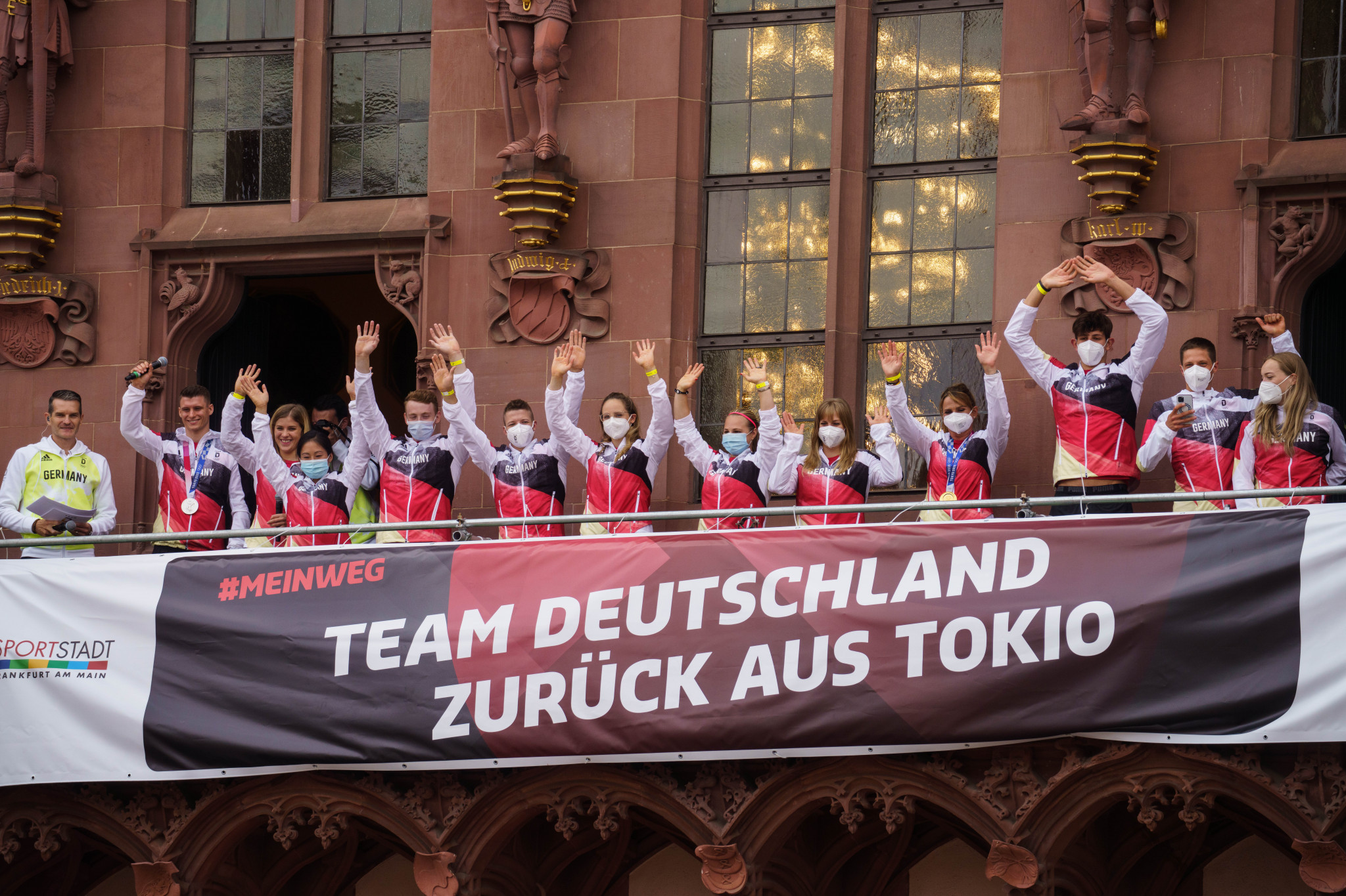A crowd gathered in Frankfurt to greet Germany's returning Olympians ©DOSB