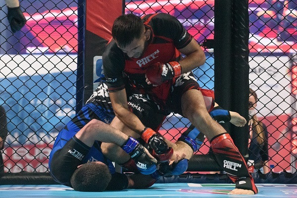 Jovidon Mahmudov beat Samur Magamedkhanov by technical knockout in one of two bouts contested on the opening day of the IMMAF European Open ©IMMAF
