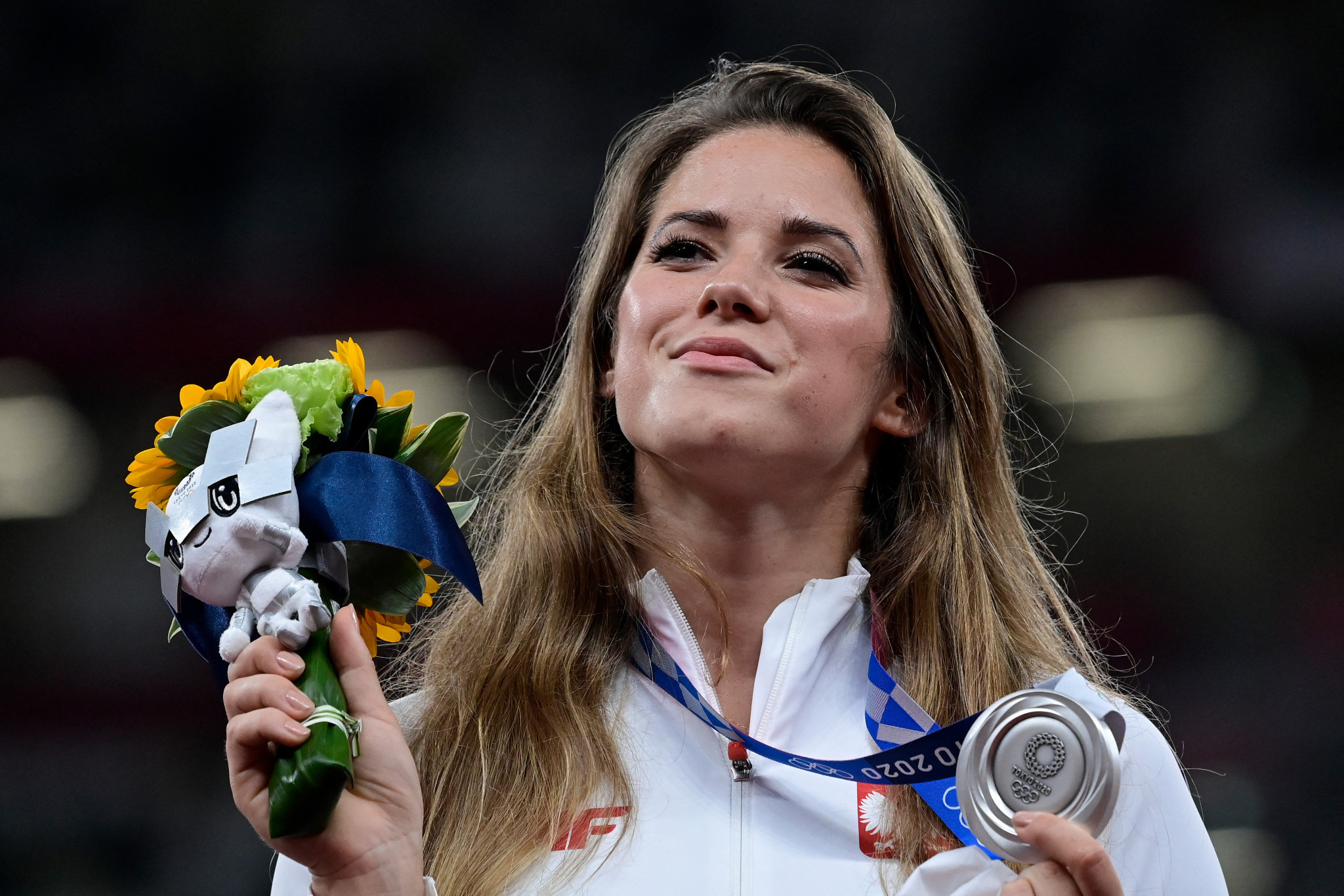 Maria Andrejczyk auctioned her Olympic silver medal to raise funds for a seriously ill baby to have heart surgery in the US ©Getty Images