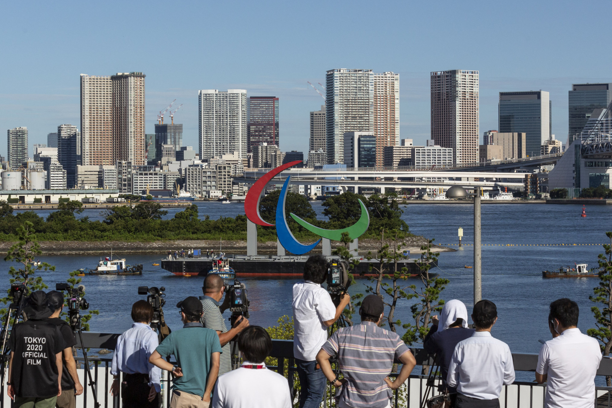 The Paralympic symbol has replaced the Olympic Rings at the Odaiba Marine Park ©Getty Images