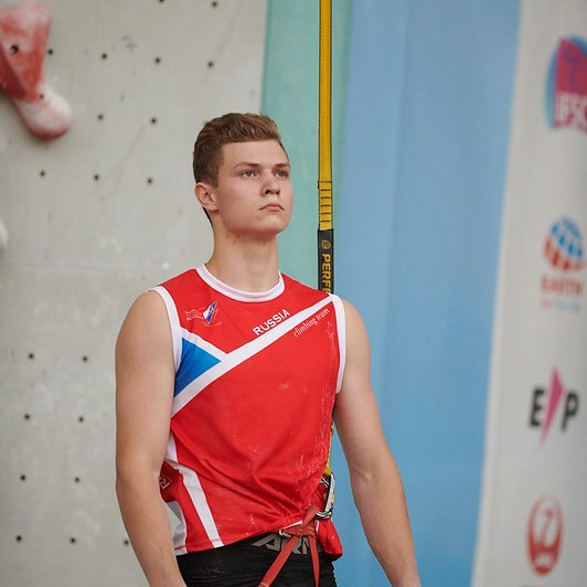 Pashkov wins men's junior title at IFSC Youth World Championships