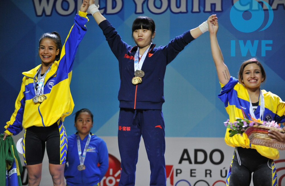 Aline De Souza Facciolla Ferreira (left) failed a doping test after winning a World Youth silver medal last year ©IWF