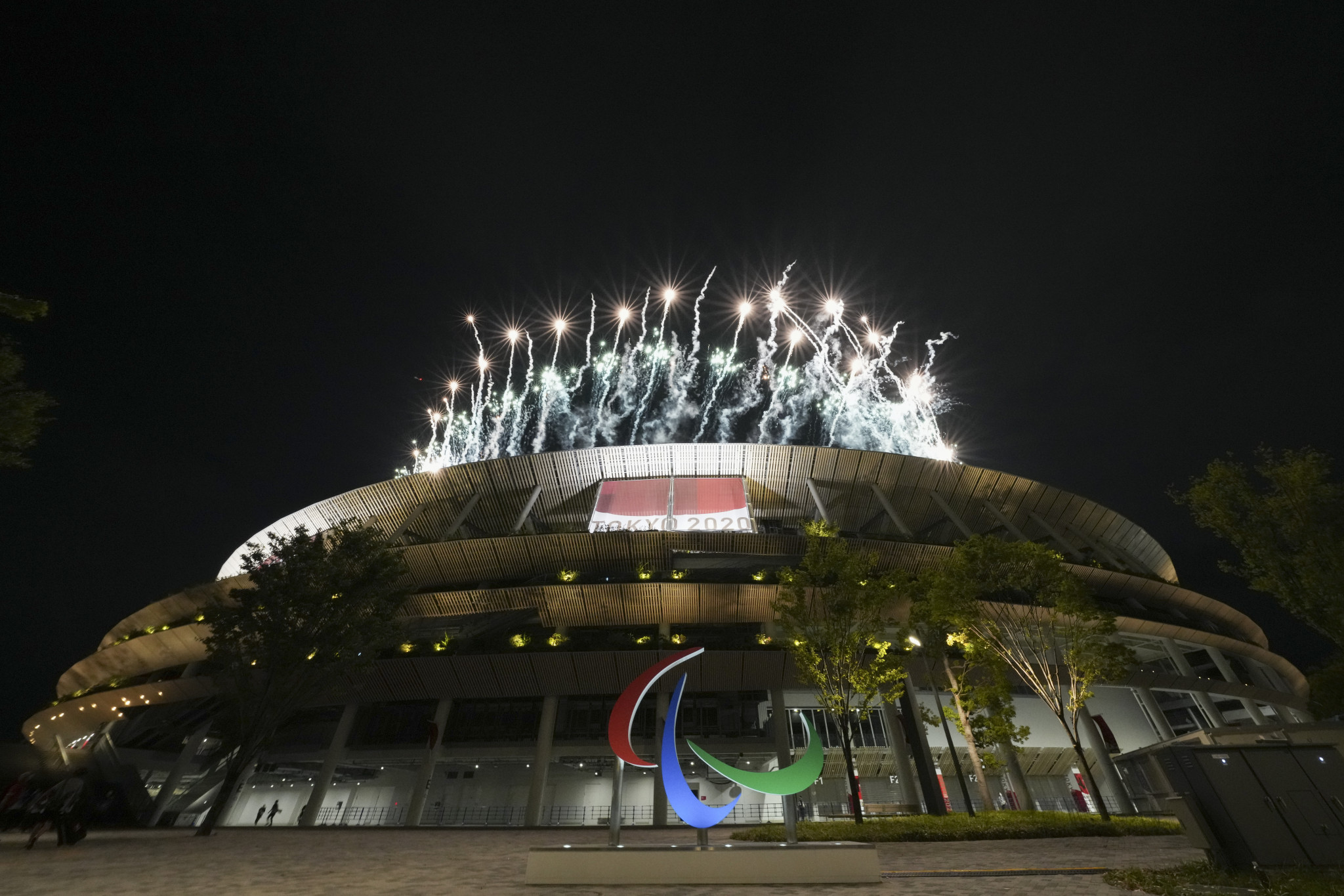 Fireworks lit up the sky above the Olympic Stadium during the Tokyo 2020 Paralympics Opening Ceremony ©Getty Images