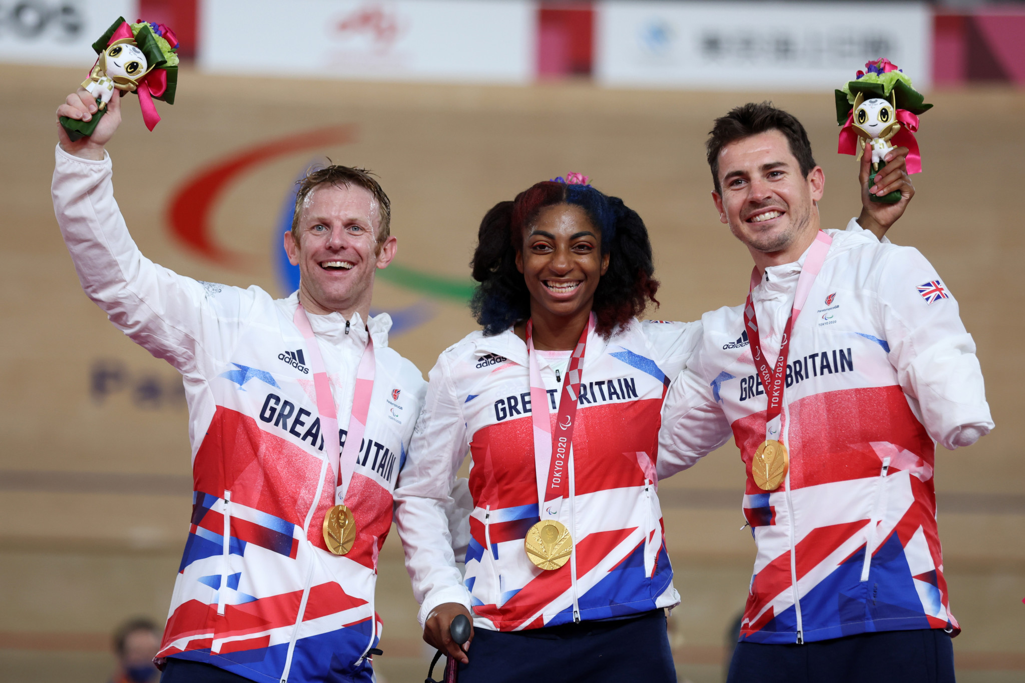Jody Cundy, Kadeena Cox and Jaco van Gass won the team sprint event for Britain ©Getty Images