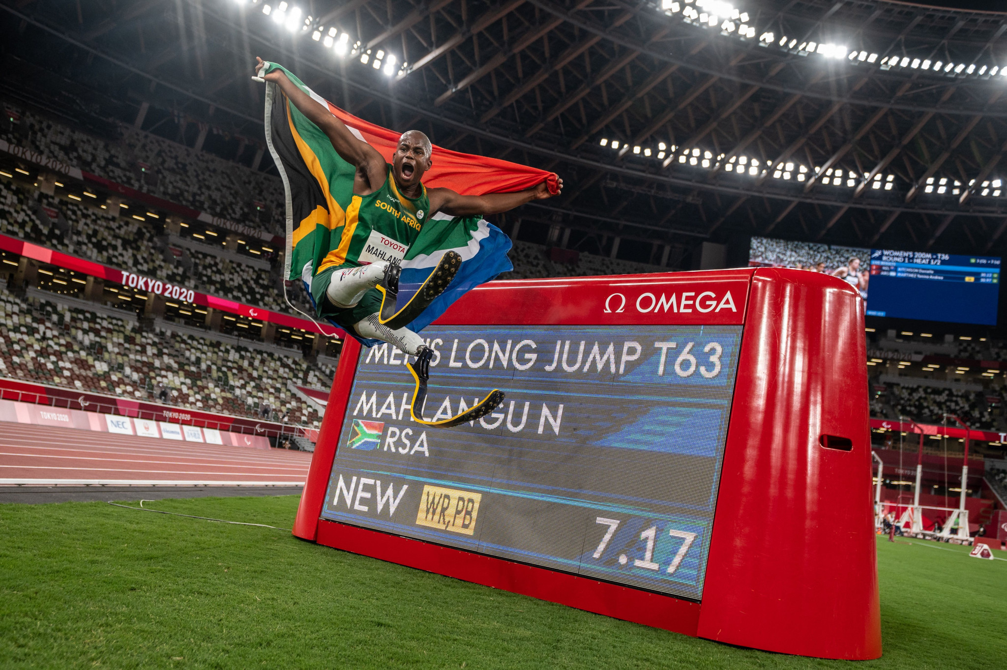 Ntando Mahlangu triumphed in the men's long jump T63 event  ©Getty Images