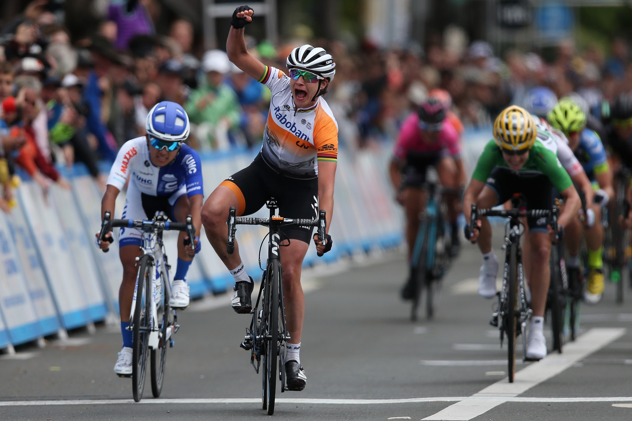Vos takes stage four of Holland Ladies Tour following dramatic sprint finish