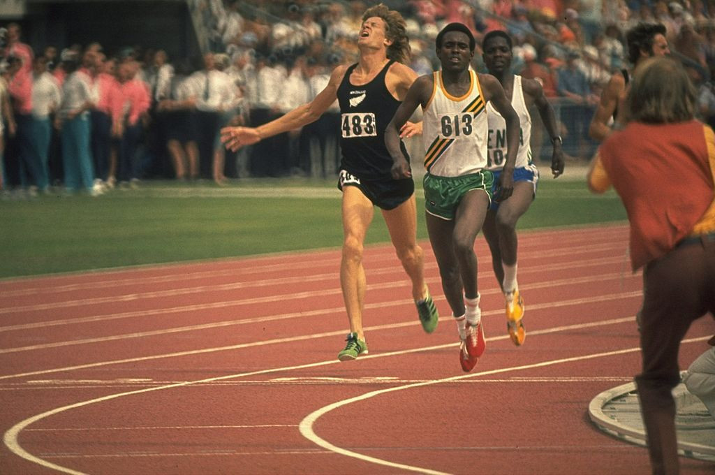 Flibert Bayi of Tanzania beats John Walker of New Zealand to the 1974 Commonwealth 1500m record as both break the previous world record of Jim Ryun's ©Getty Images