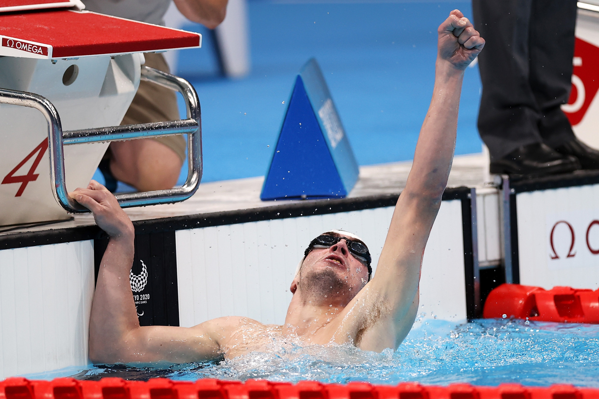 Israel’s Ami Omer Dadaon lowered his own world record to win men’s S4 200m freestyle 
gold ©Getty Images