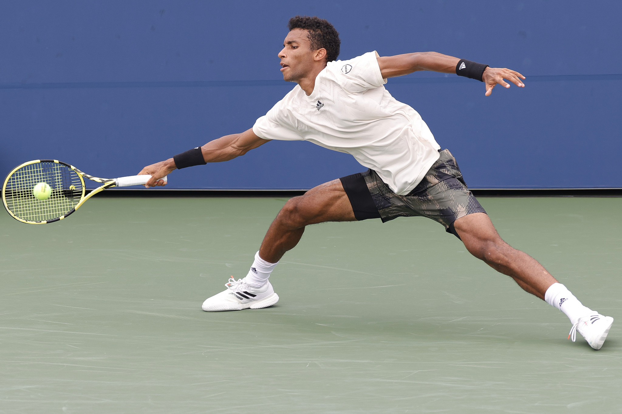 Canadian Félix Auger-Aliassime smashed 12 aces past Bernabe Zapata Miralles in his second round tie ©Getty Images