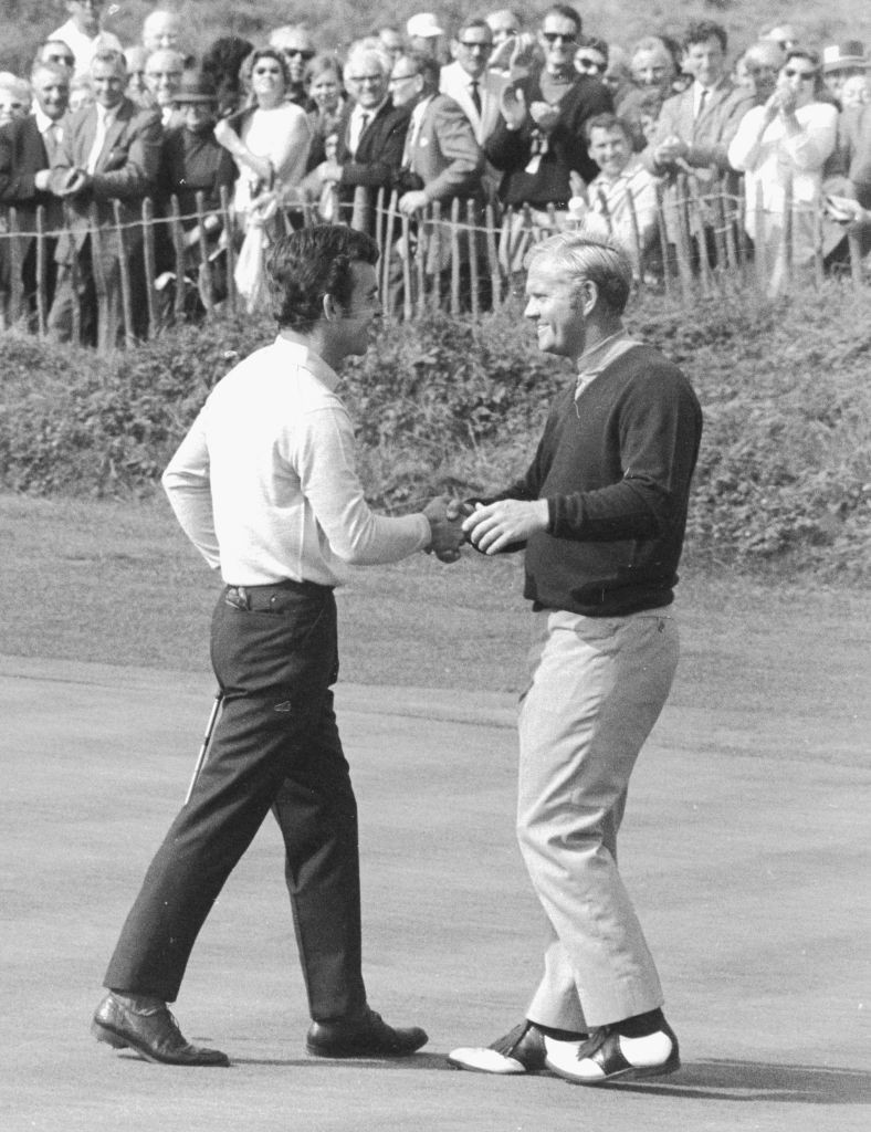 Tony Jacklin and Jack Nicklaus shake hands on the 18th green at Royal Birkdale after the American took the decision to concede the putt the Briton required to earn a historic draw in the Ryder Cup ©Getty Images