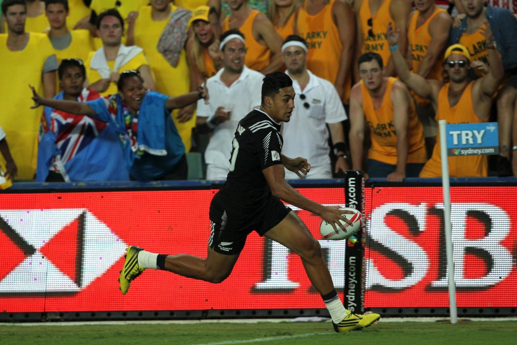New Zealand fought back from 17-5 down to claim a late draw against hosts Australia
