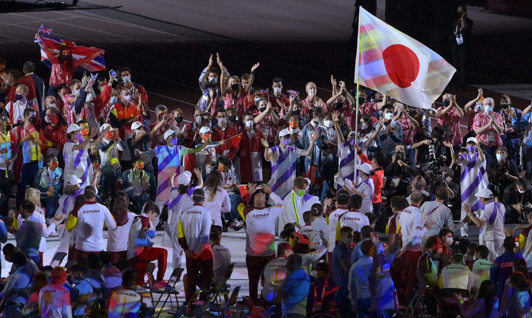 Table tennis player Koyo Iwabuchi carried Japan's flag into the Closing Ceremony ©Getty Images