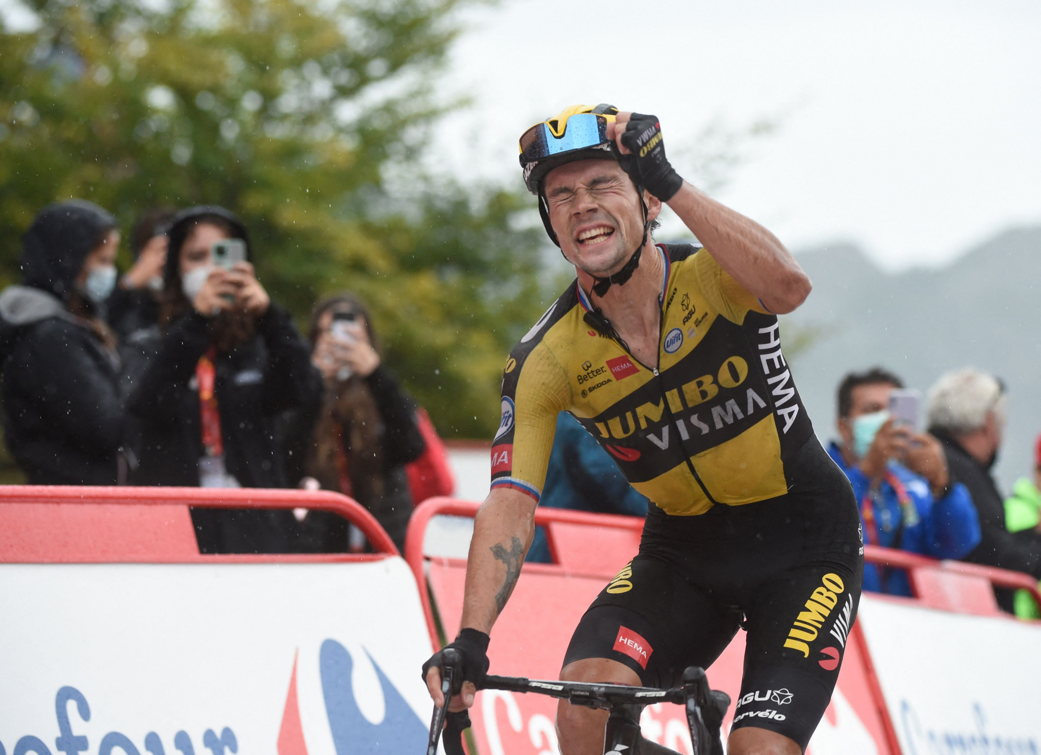 Roglič secures historic third consecutive overall victory at La Vuelta