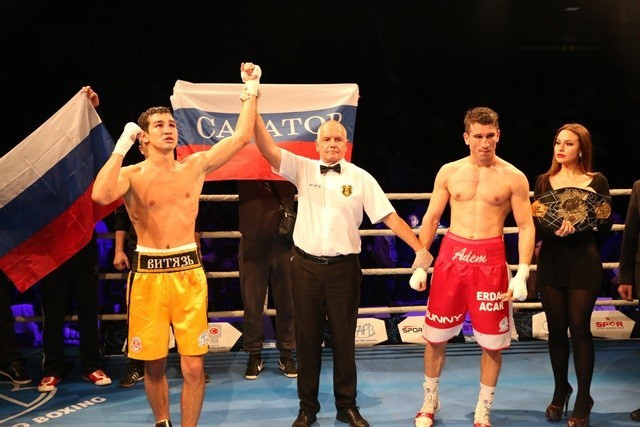 Russia’s Artem Chebotarev claimed the APB World Middleweight Championship after beating home favourite Adem Kilicci at Istanbul’s Bağcılar Olympic Sport Hall ©AIBA