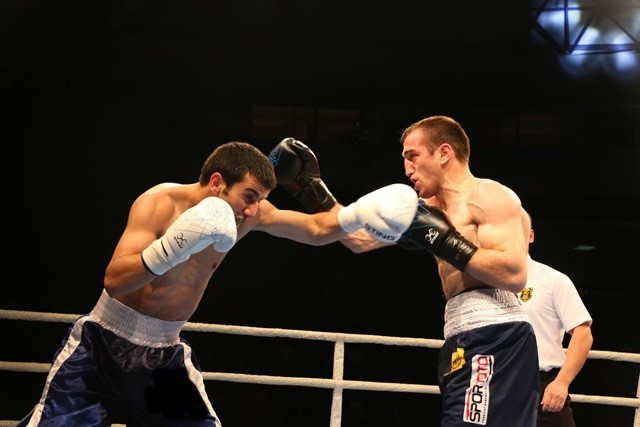 There were also three undercard matches on a busy night of boxing in Istanbul