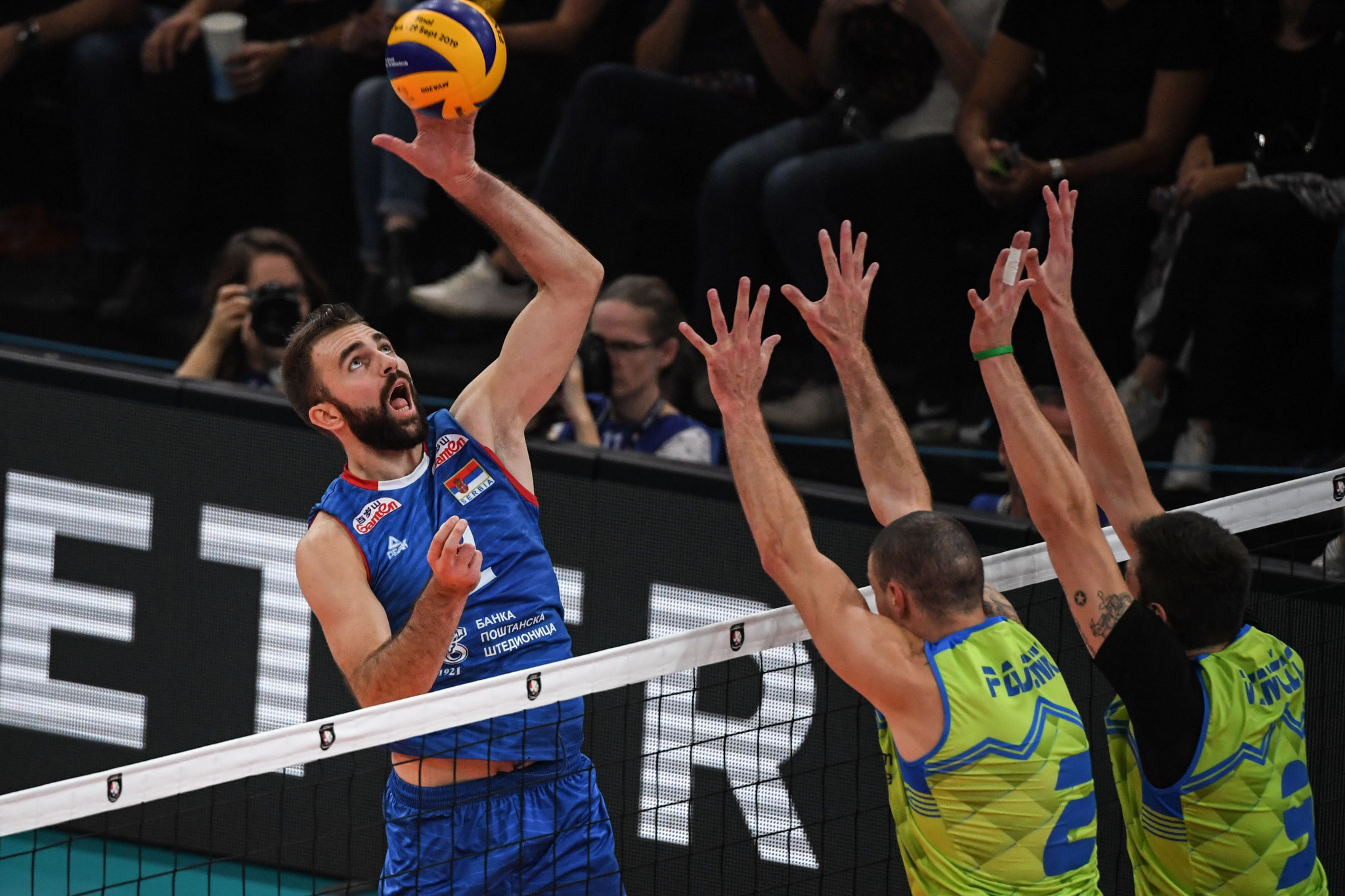 Defending champions Serbia and Poland progress to Men's EuroVolley semi-finals in straight sets