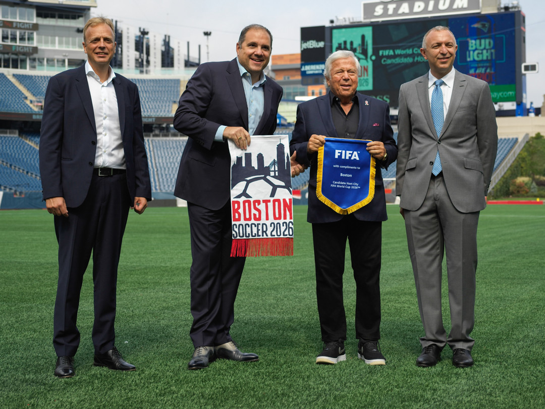 CONCACAF President Victor Montagliani, second left, met New England Patriots owner Robert Kraft second right, at Gillette Stadium ©FIFA