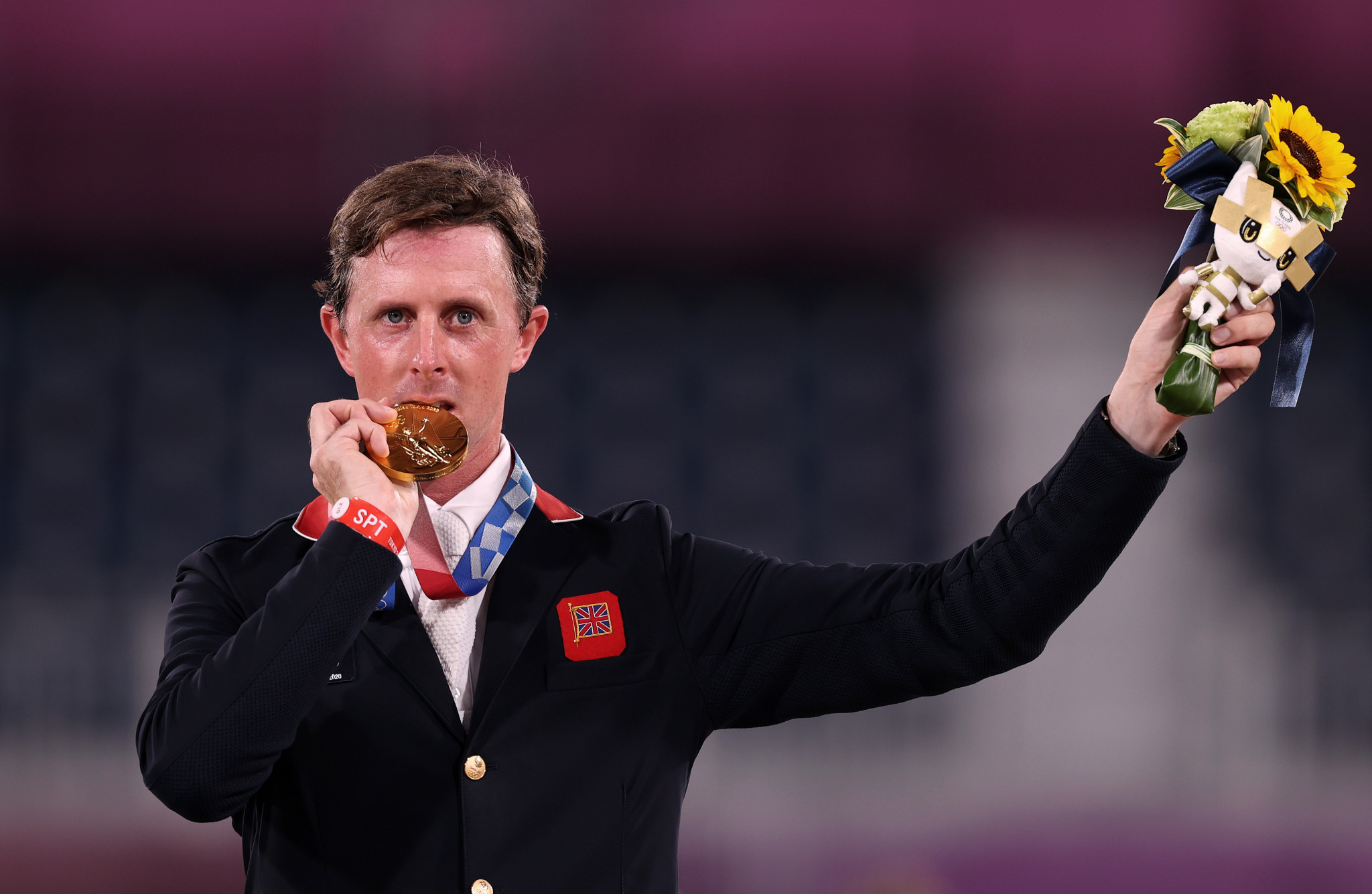 Despite suffering a fault, Olympic champion Ben Maher has joined Robert at the top of the standings, each on 228 points ©Getty Images