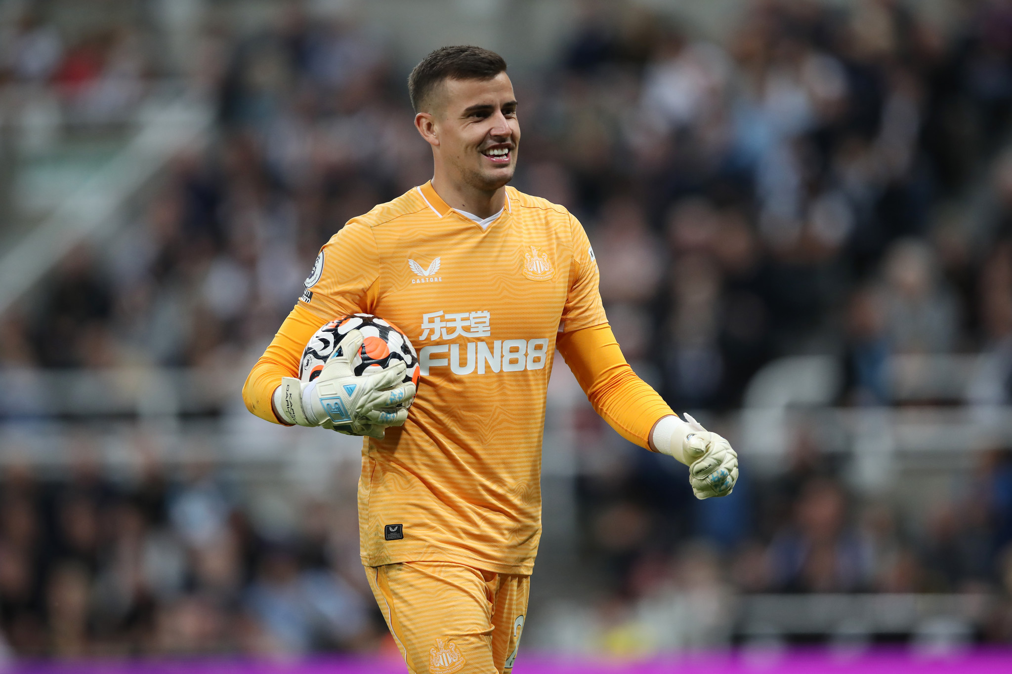 Newcastle United goalkeeper Karl Darlow spent time in hospital with COVID-19, amid vaccination reluctance at his club ©Getty Images