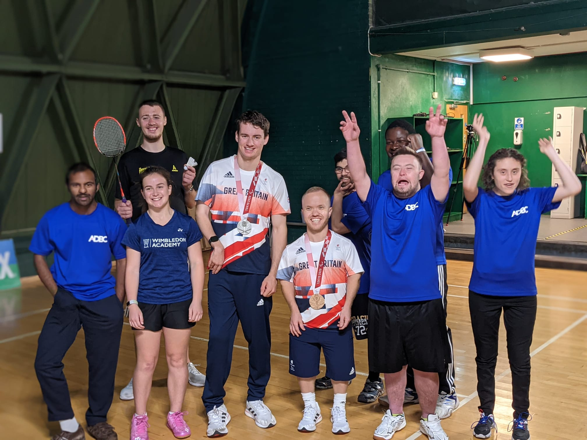 Paralympic medallists Dan Bethell and Krysten Coombs visited a disabled group in Wimbledon ©Badminton England
