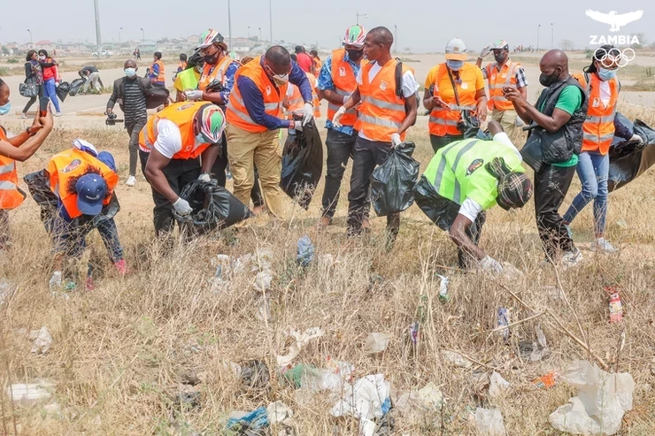 The National Olympic Committee of Zambia took part in litter-picking on World Cleanup Day ©NOCZ