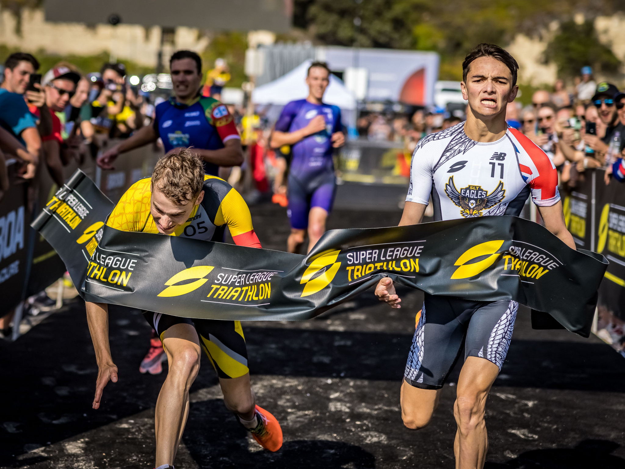 Alex Yee, right, claimed the men's SLT Championship Series title with a win in Malibu ©Super League Triathlon