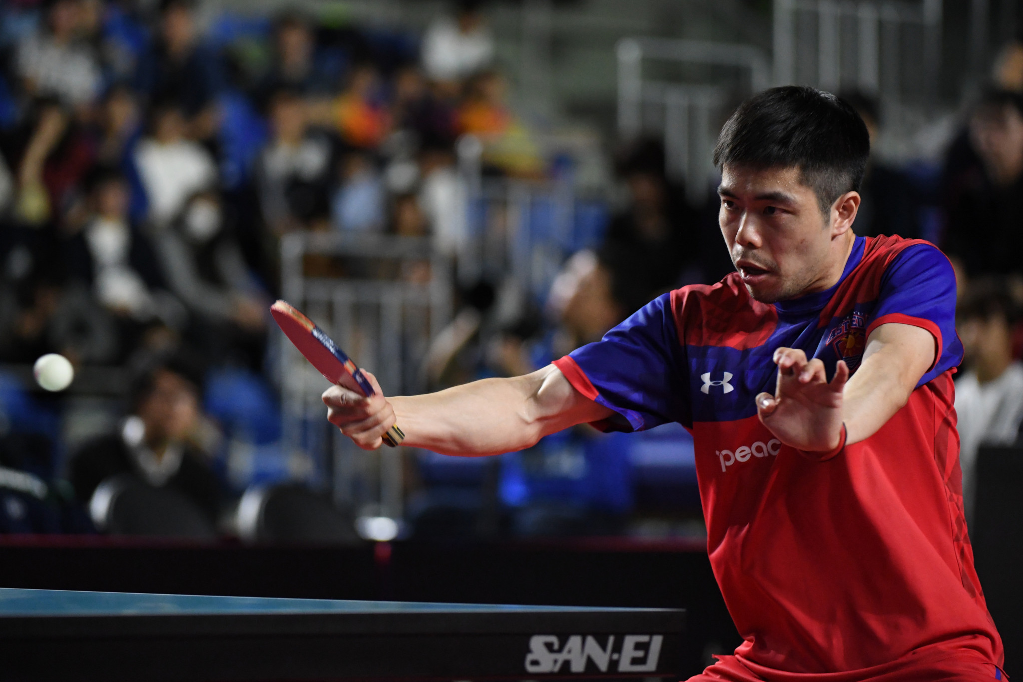 Chuang Chih-Yuan helped Chinese Taipei reach the men's team semi-final by beating Pang Yew En Koen in straight games ©Getty Images