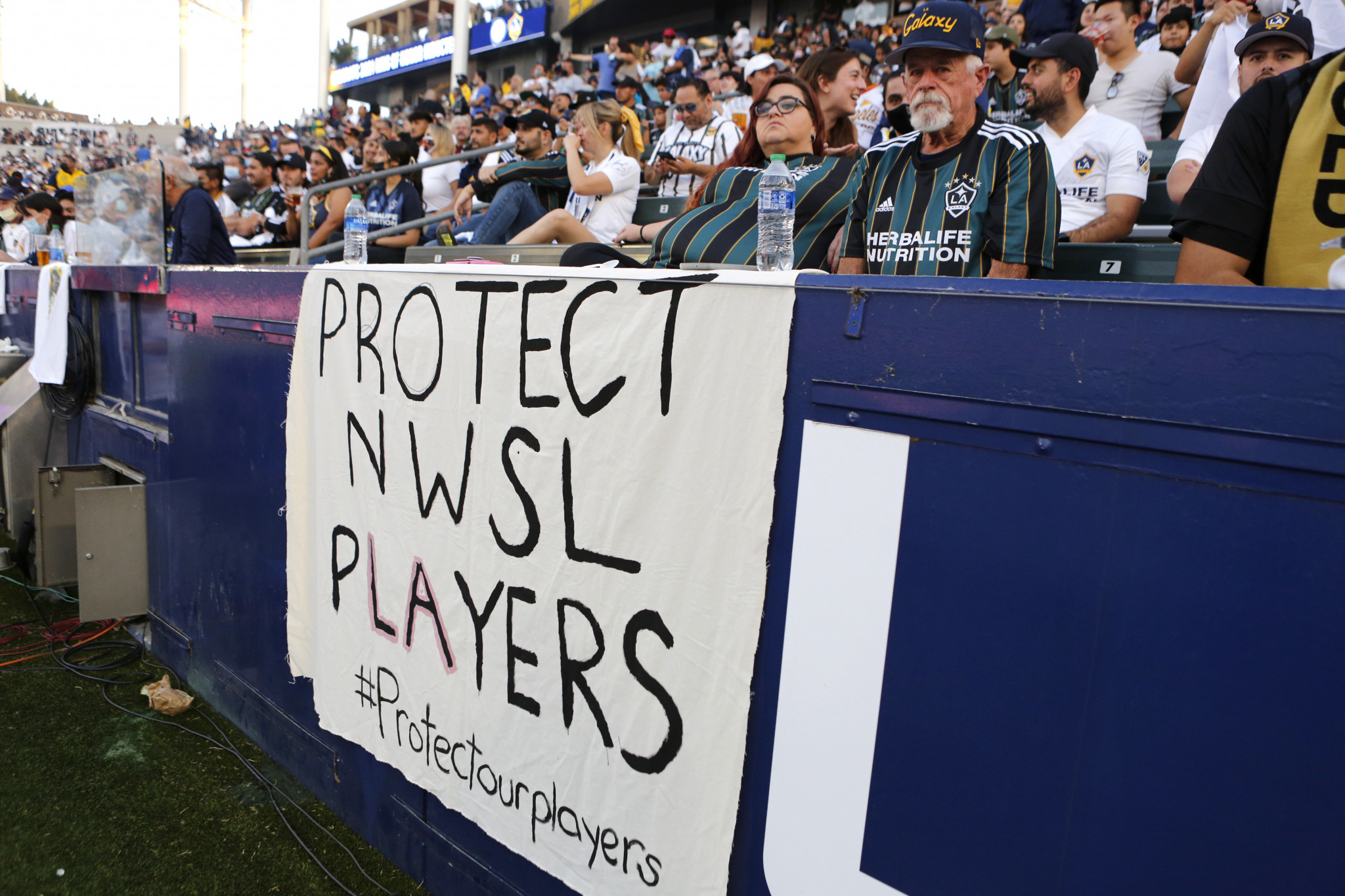 NWSL teams pause games to demonstrate solidarity with Farrelly and Shim