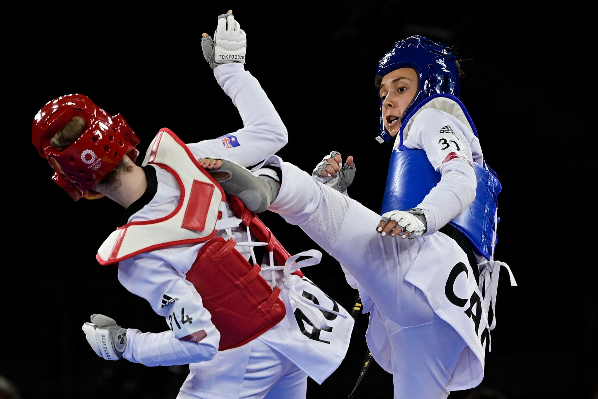 Skylar Park, in blue, was one of two Canadian taekwondo players to compete at the Tokyo 2020 Olympics ©Getty Images