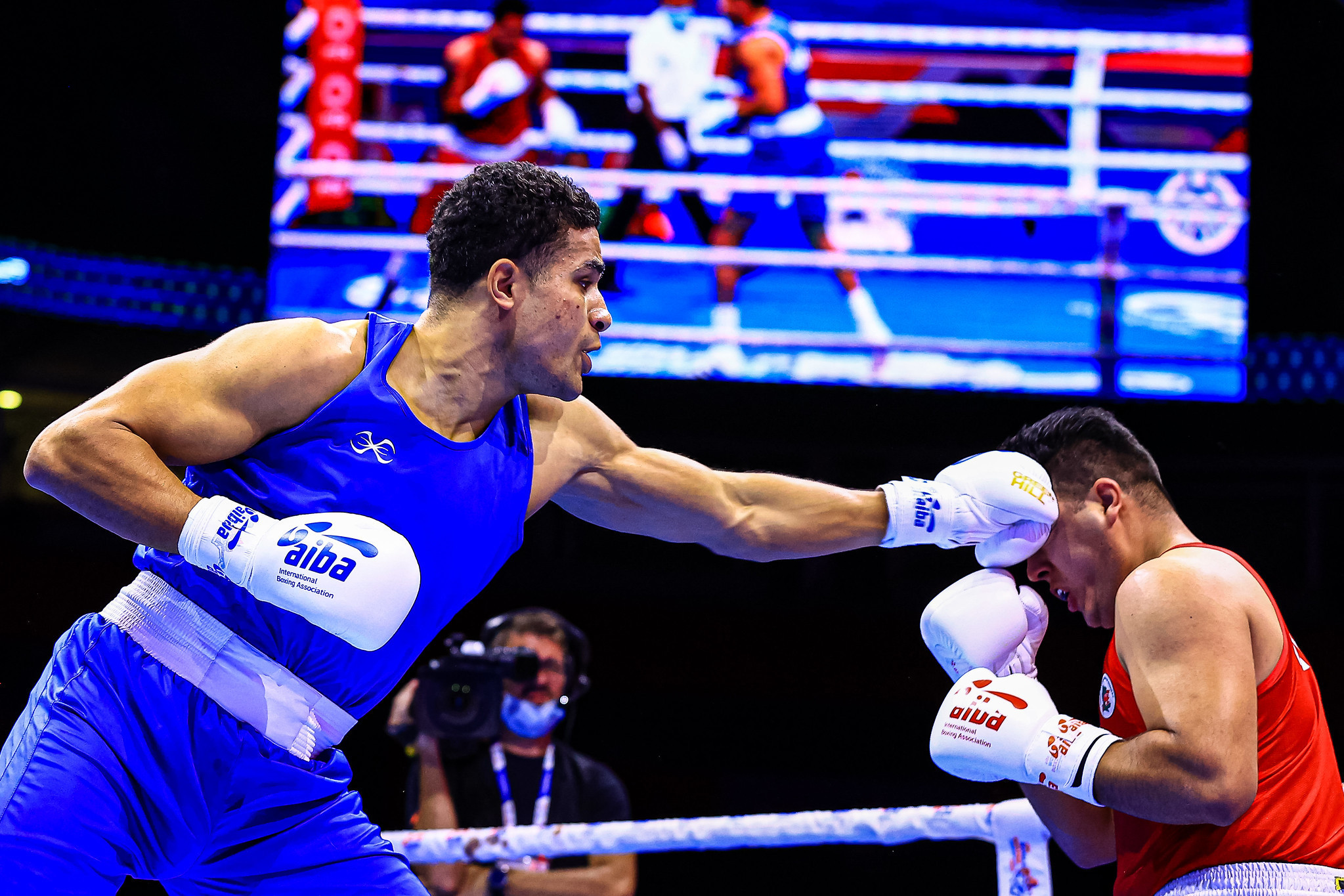Delicious Orie was in impressive form for England in his fight against Mexico's Luis Gomez Meneses ©AIBA
