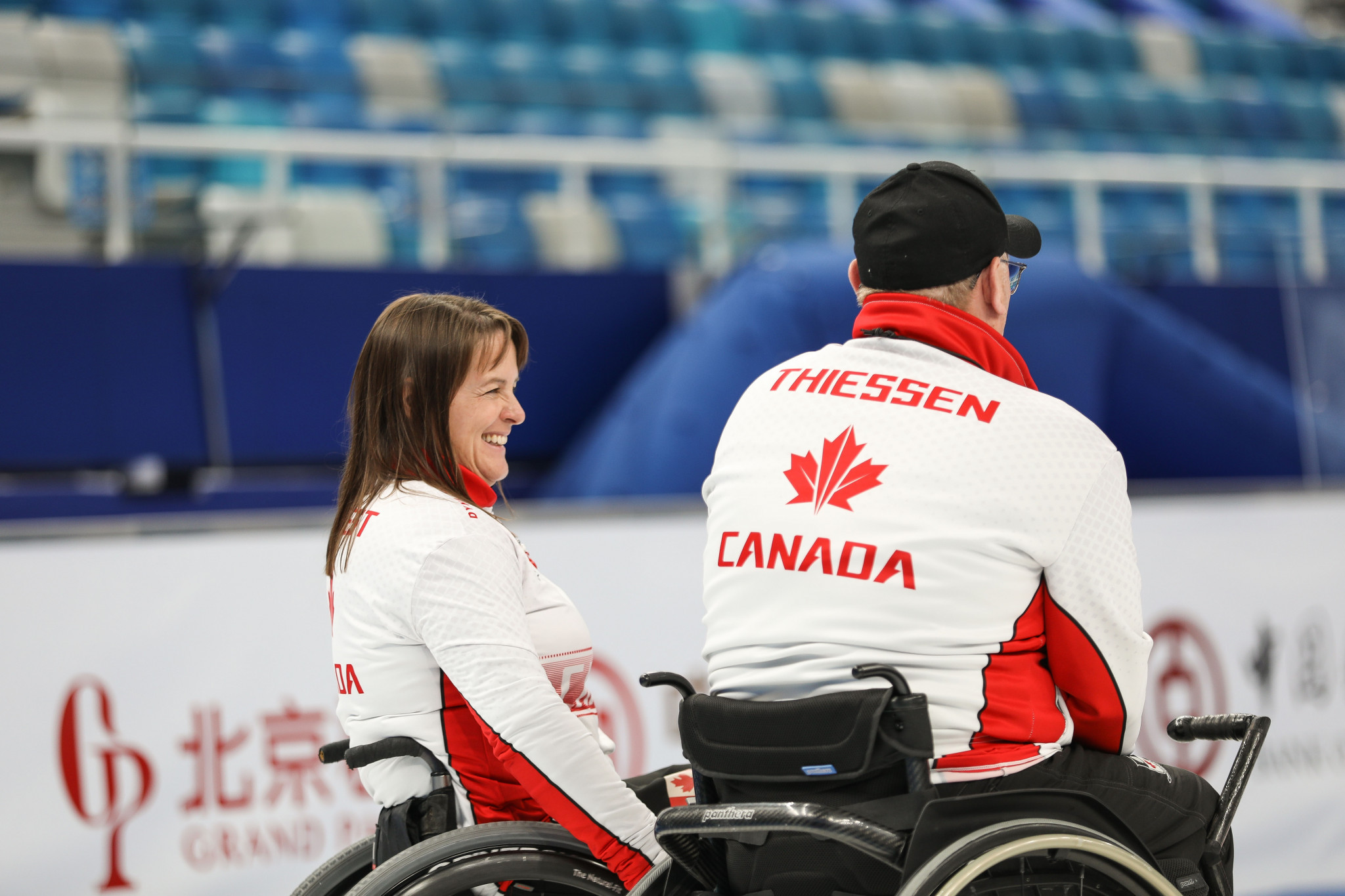 Canada squeaked into the quarter-finals with a tense 7-6 win over Italy in the evening session ©World Curling