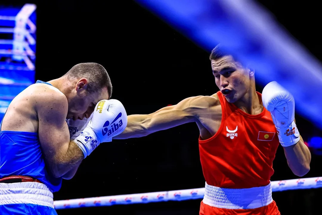 Kyrgyzstan's Nuradin Rustambek, right, was disqualified after landing a low blow on opponent Armenian Arman Darchinyan ©AIBA
