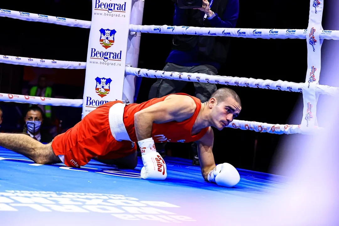 Serbian Dejlan Toskic after being floored by Vadim Musaev ©AIBA