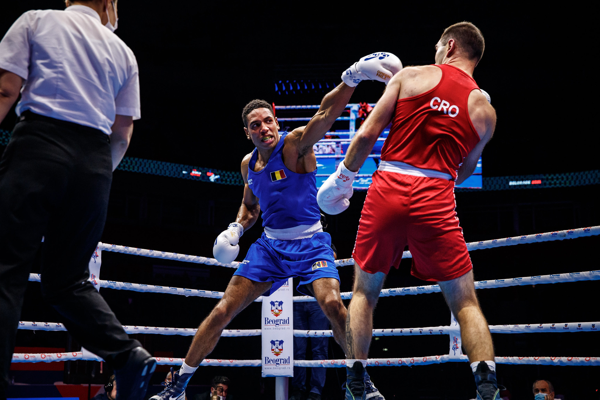 No knockout this time for Belgian Victor Schelstraete, but he was a dominant winner against Damir Plantic ©AIBA