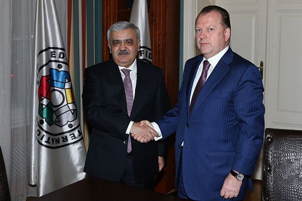 IJF President Marius Vizer, right, signed the deal with SOCAR head Rovnag Abdullayev ©IJF