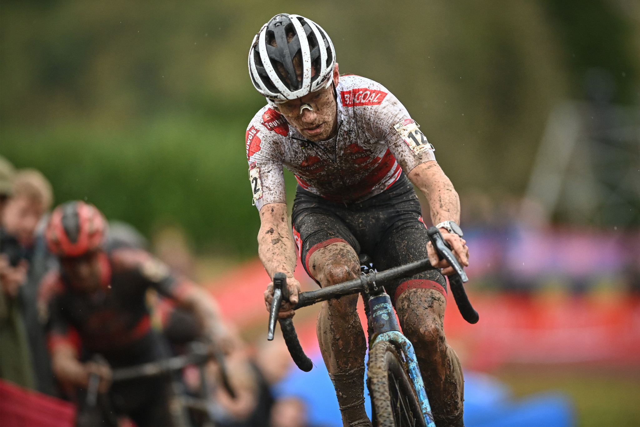 Iserbyt extends Cyclo-cross World Cup lead while Vas earns first victory in Overijse
